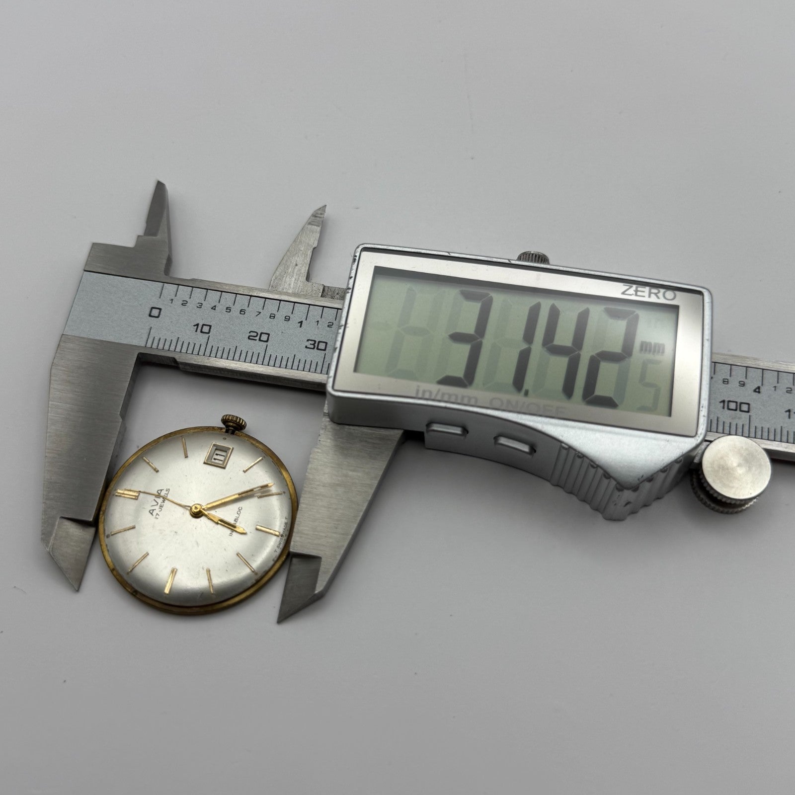 ETA 2408 Watch Movement Avia Manual Wind Vintage Swiss Parts Repair 31.4mm