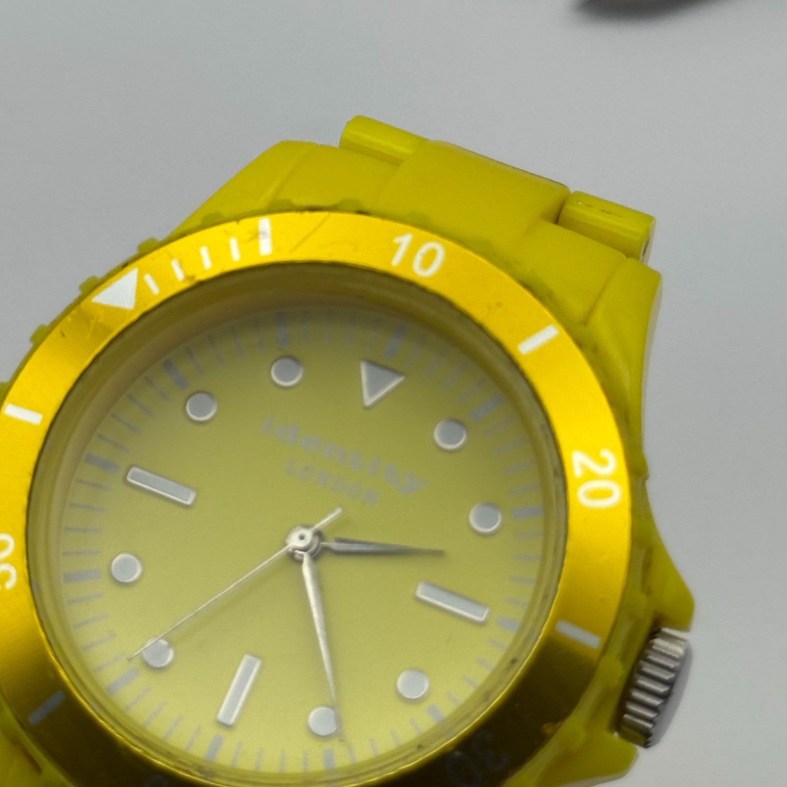 Identity London Unisex Kids Yellow Quartz Watch Bracelet Working 42mm