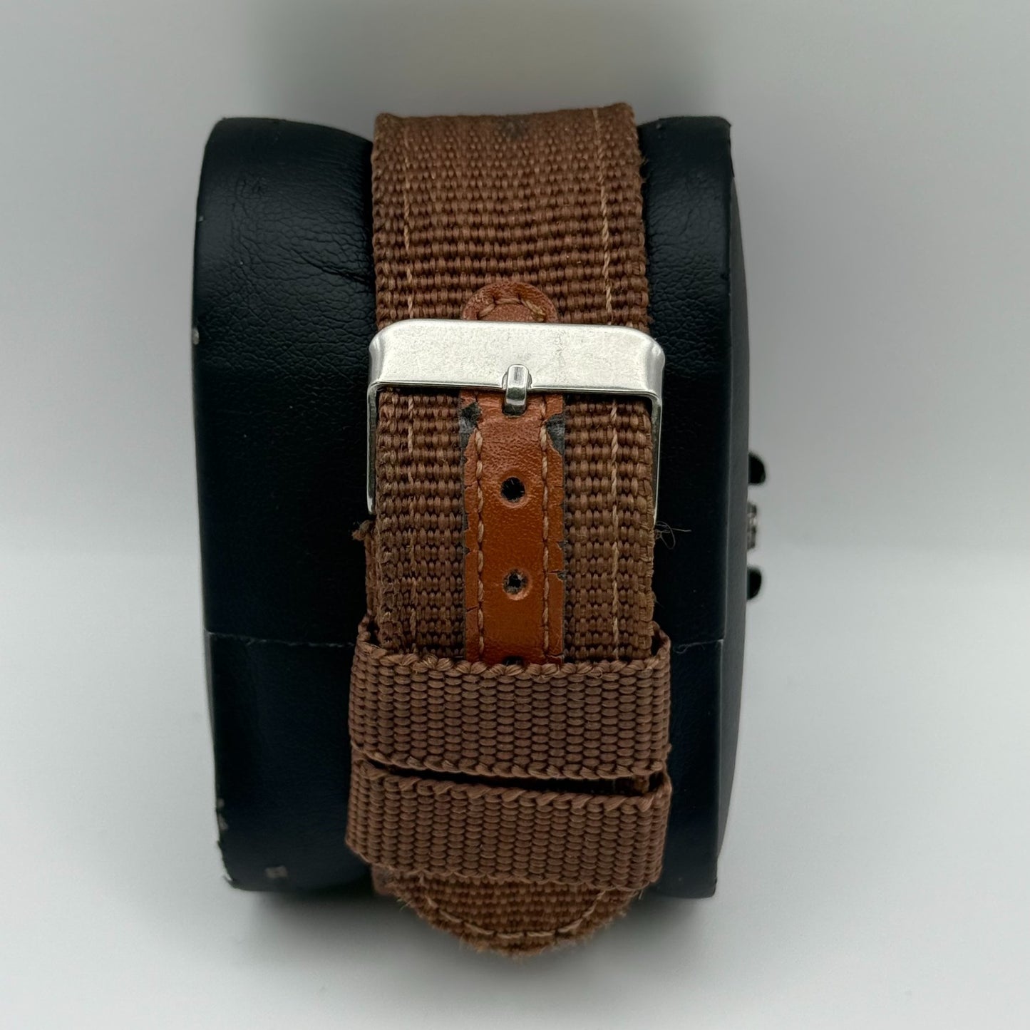 Xinew Men’s Quartz Chronograph Watch Calendar Dial Brown Strap Working 42mm