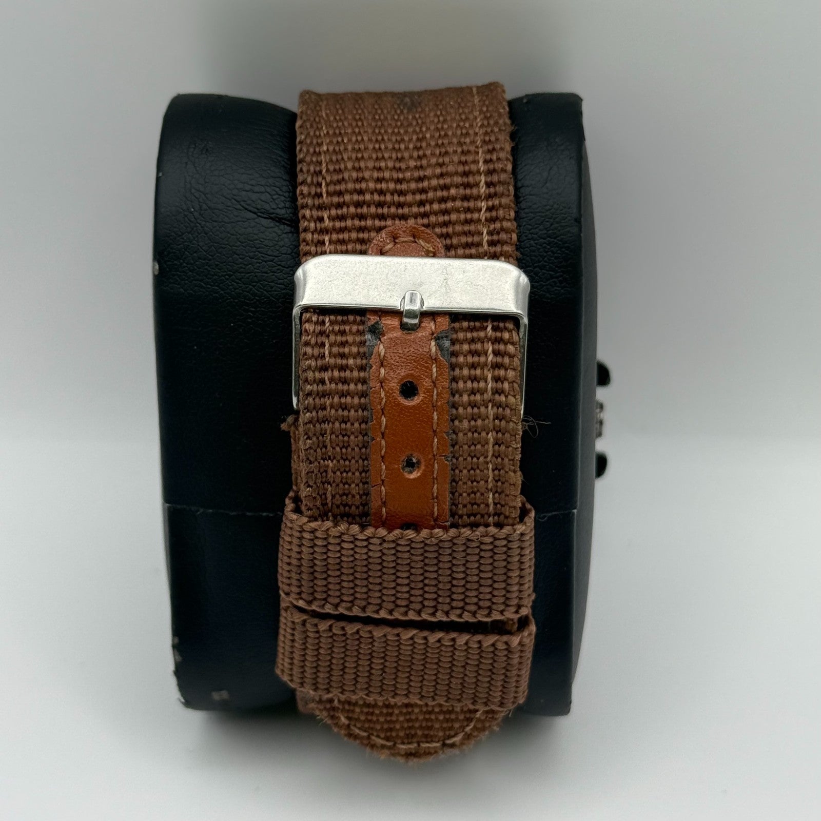 Xinew Men’s Quartz Chronograph Watch Calendar Dial Brown Strap Working 42mm