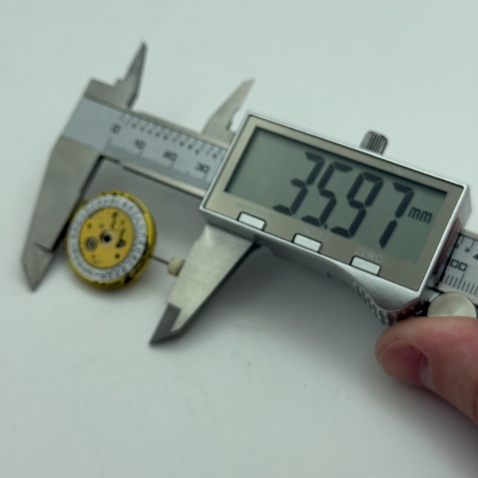 25.9mm Vintage Waltham SGT 140-1A E4 Manual Wind Watch Movement PARTS REPAIR