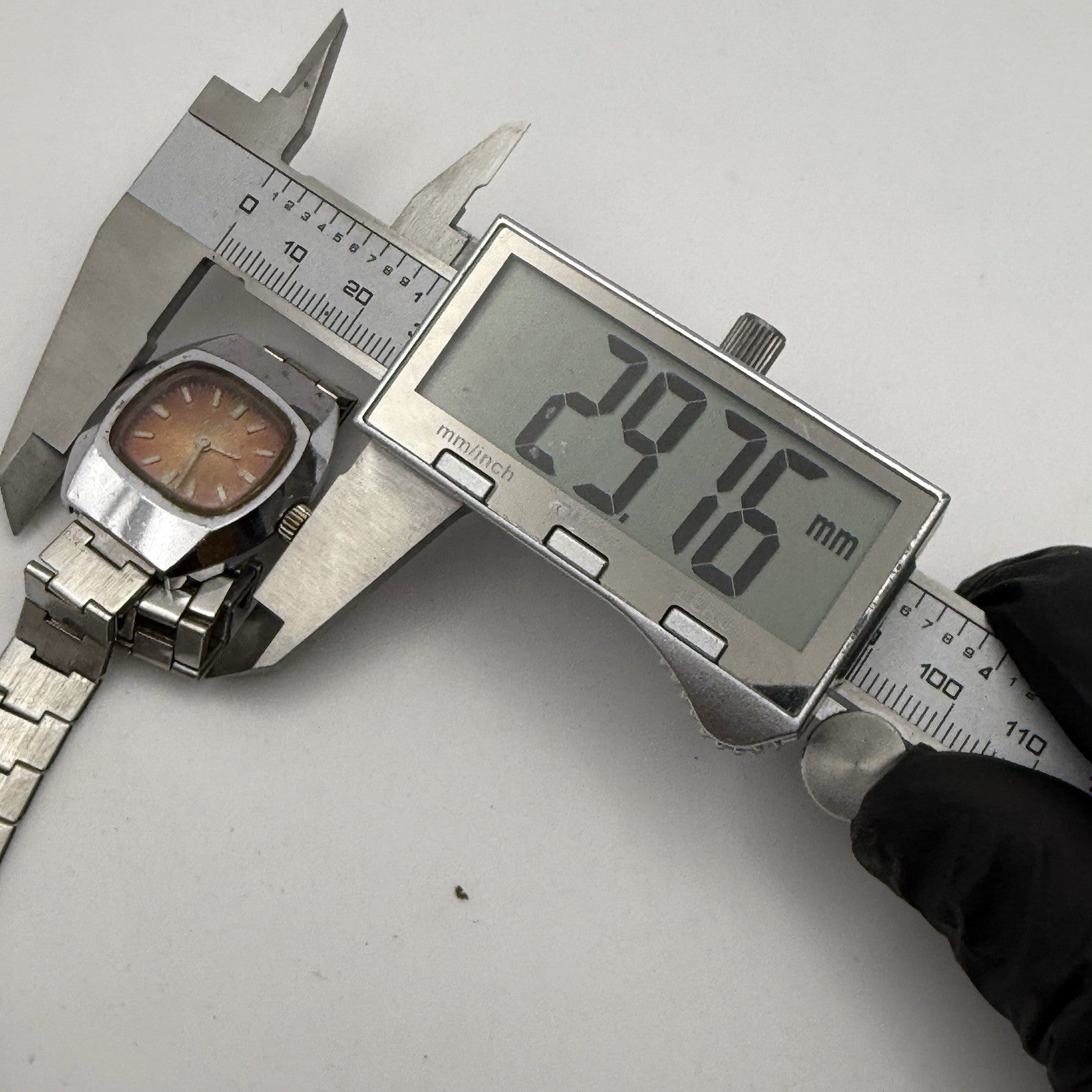 27mm Vintage Cliper 17 Rubis Incabloc Manual Wind Swiss Watch For PARTS REPAIR