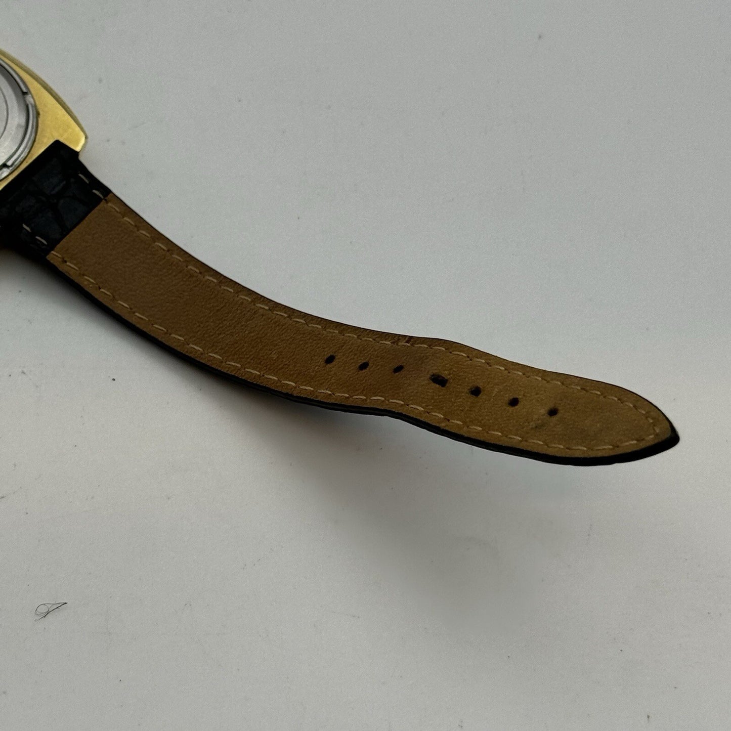 37mm Mens Bulova Accutron 2181F Date Dial Swiss Quartz Vintage Watch TO RESTORE