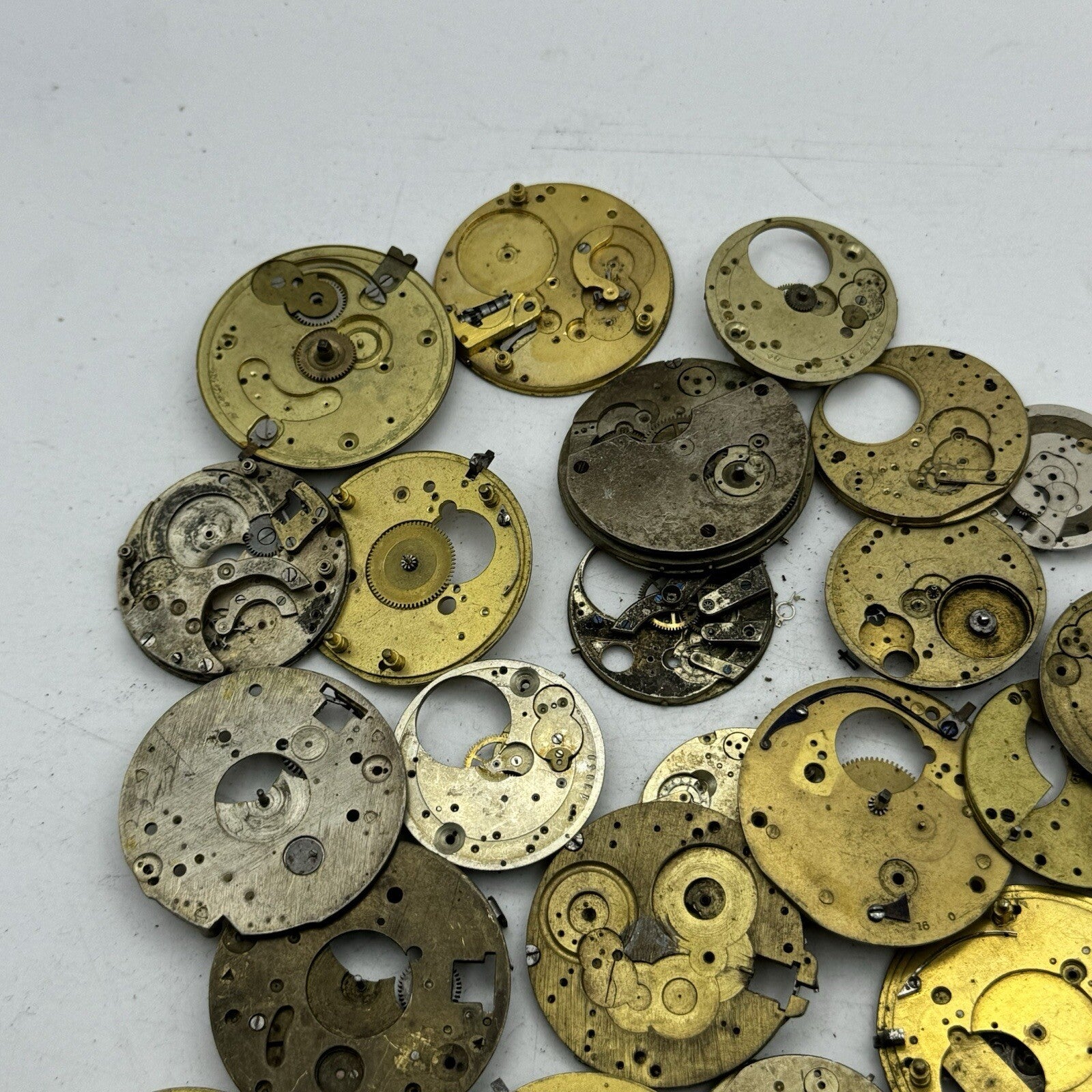 570 Grams Job Lot Of Pocket Watch Movements Parts For Spares / Repairs / Parts