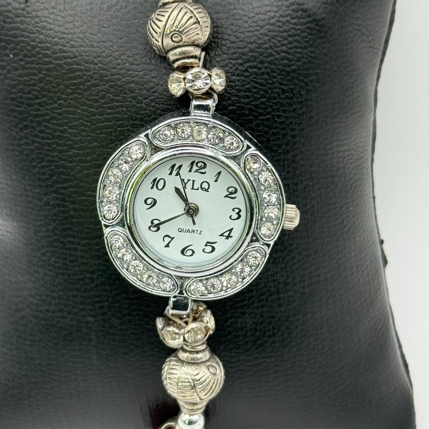 YLQ Ladies Quartz Watch Crystal Accent Case Red Beaded Bracelet Working 25mm