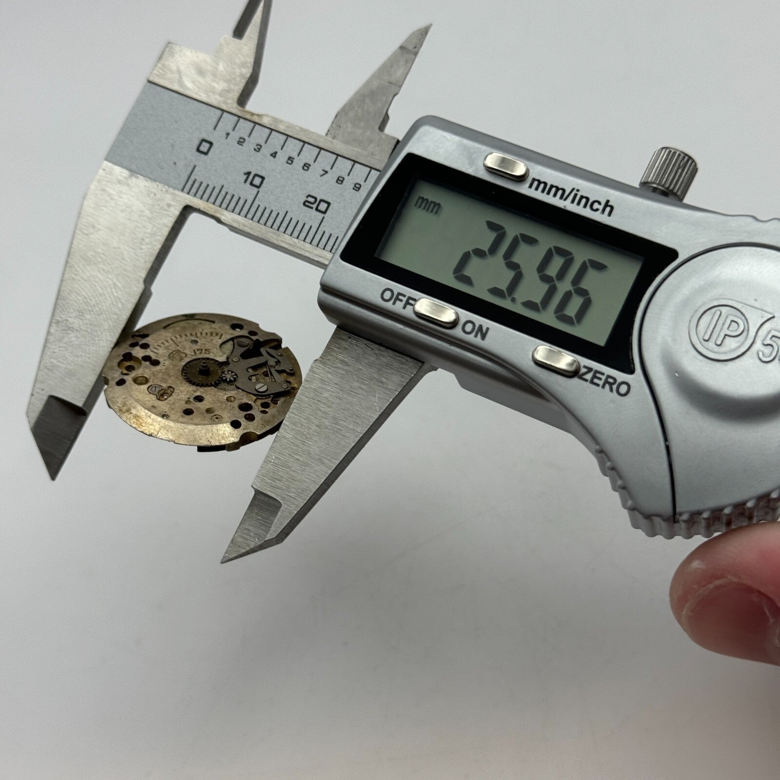 25.9mm Bovet Freres & Co FHF 175 Manual Wind Watch Movement Swiss Vintage PARTS