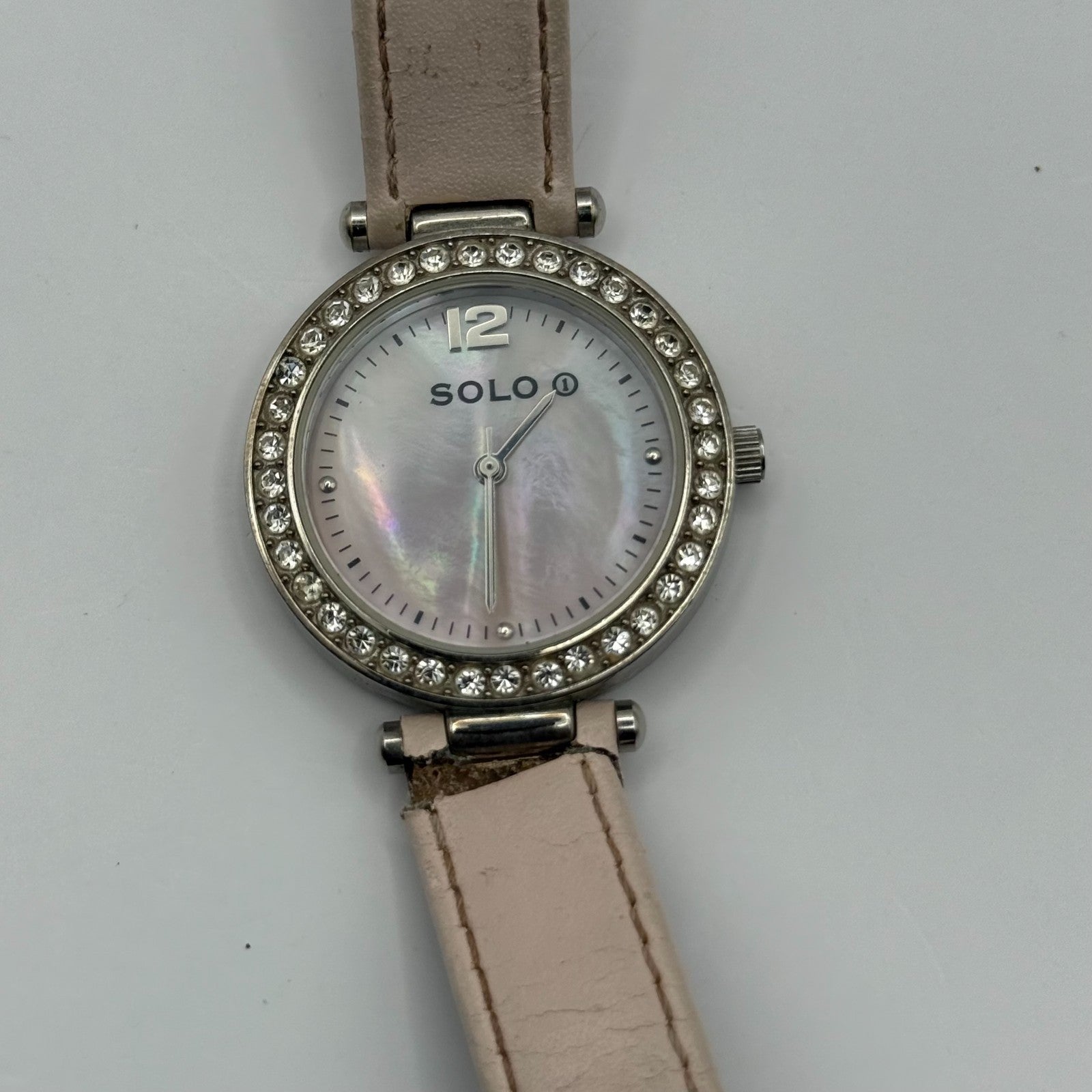 Solo Ladies Quartz Watch MOP Dial Crystal Accents Leather Strap Working 33mm