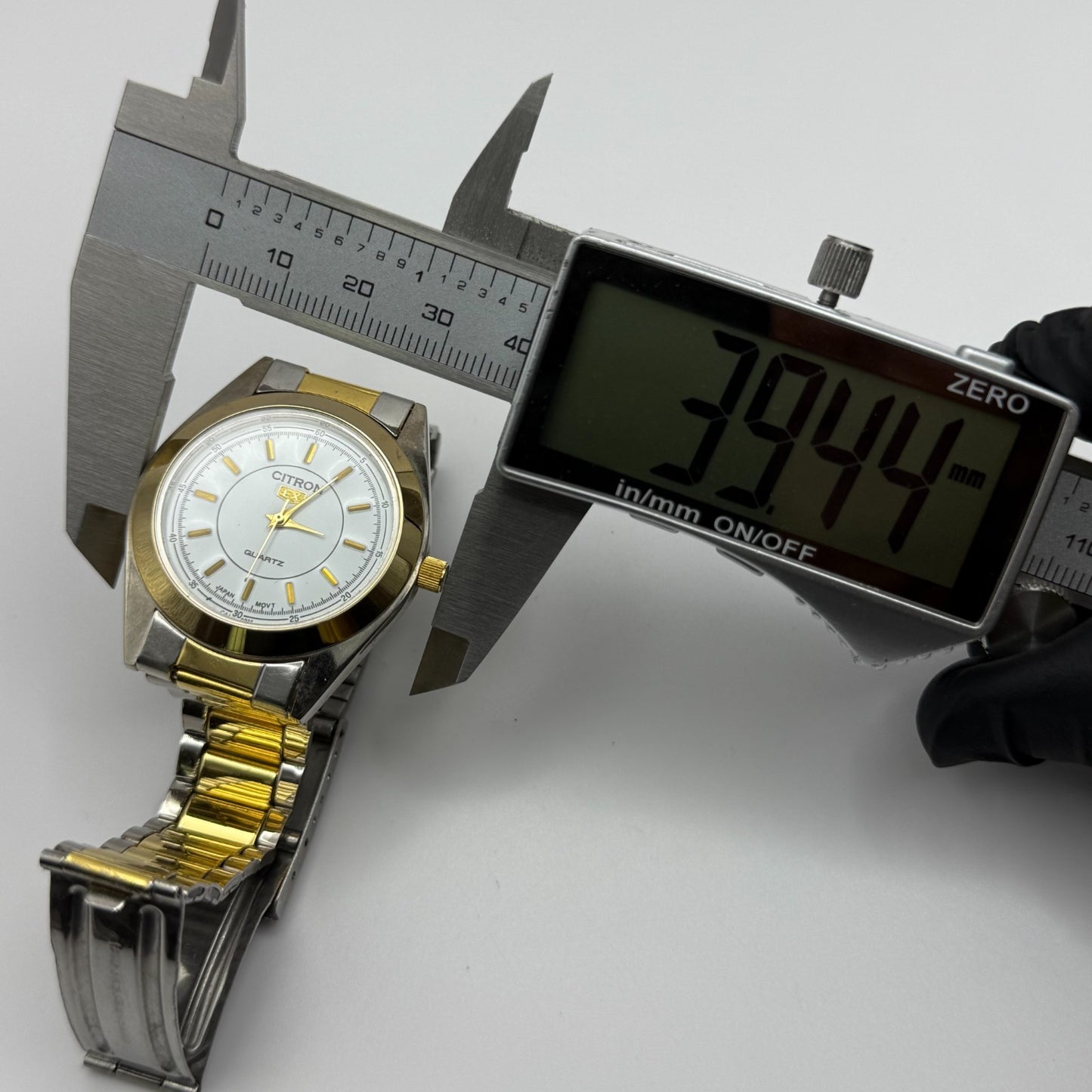 Citron EX Men's Quartz Watch White Dial Two-Tone Bracelet Japan Working 36mm