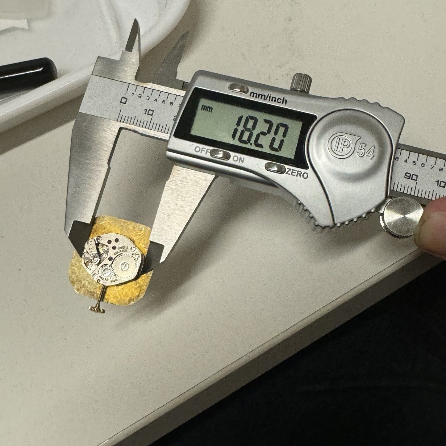 27mm Ladies Manual Wind RUNS BUT STOPS Regency Milanese Gold Tone Watch