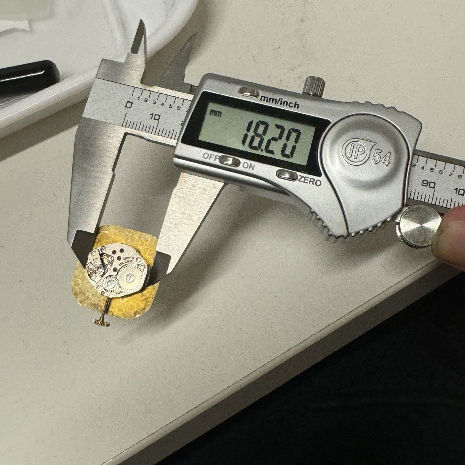 27mm Ladies Manual Wind RUNS BUT STOPS Regency Milanese Gold Tone Watch