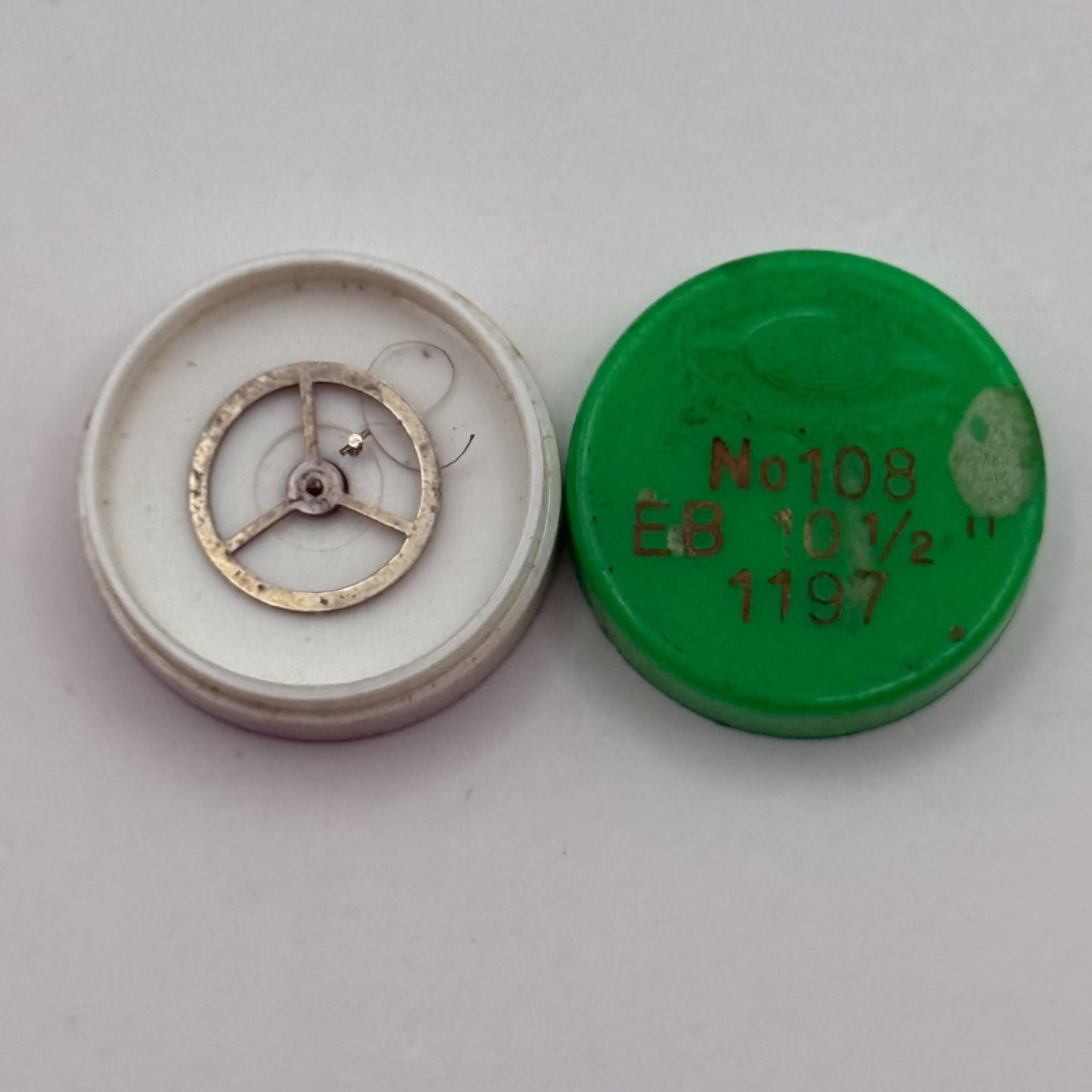 EB 1197 Balance Complete 10 1/2’’’ Renata Watch Movement Parts Vintage DAMAGED