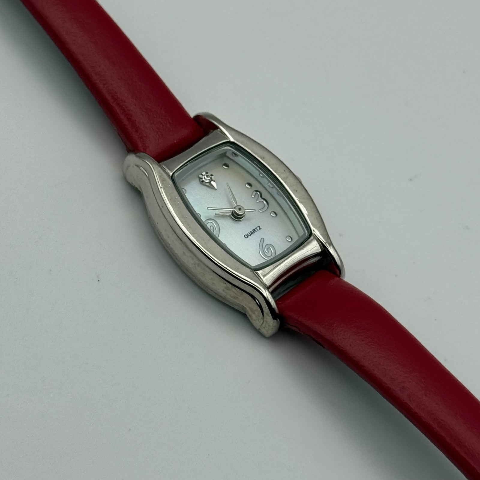 Avon Ladies Quartz Watch Mother of Pearl Dial Red Leather Strap Working 20mm
