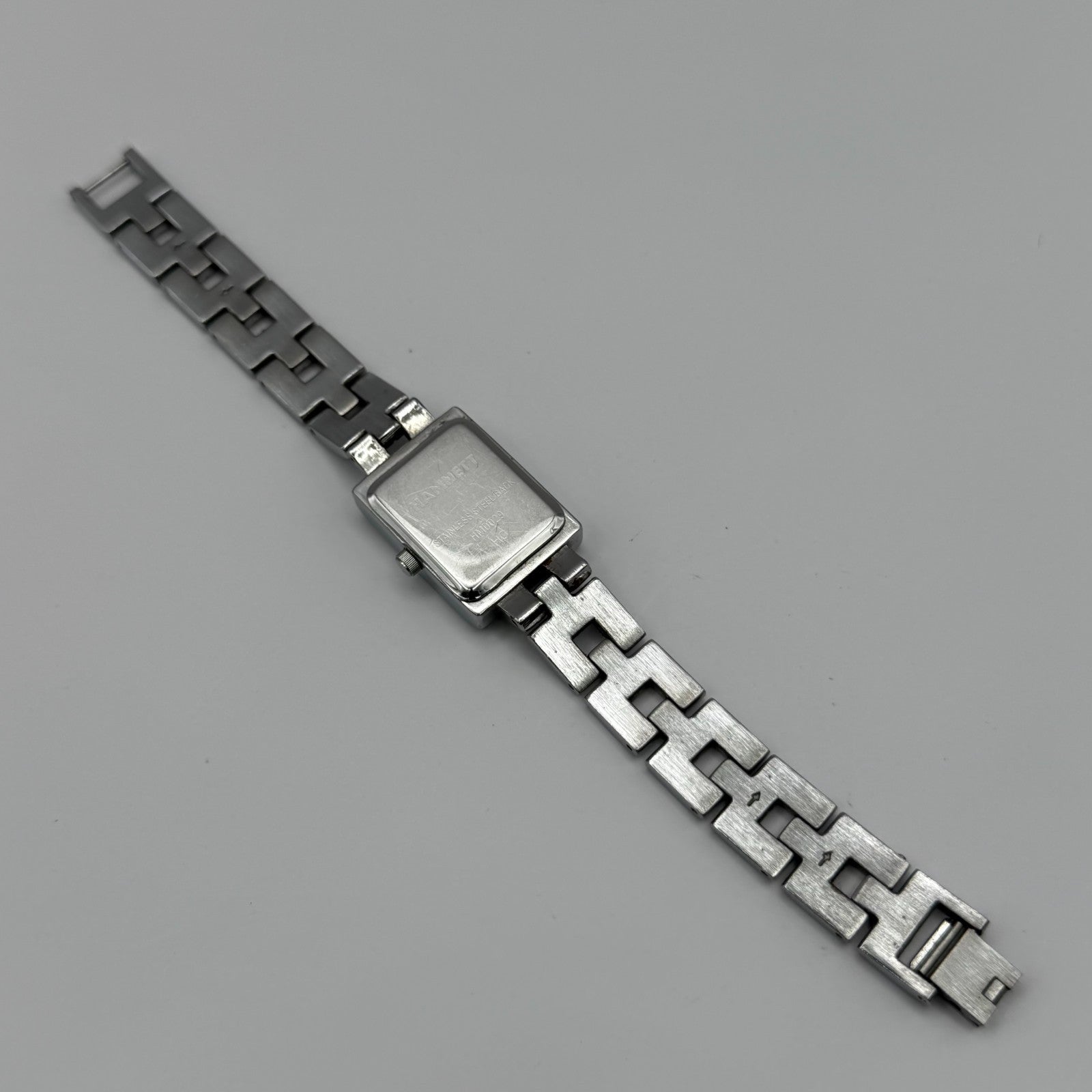 Hamnett Ladies Quartz Watch Butterfly Dial Silver Tone Bracelet Working 19mm