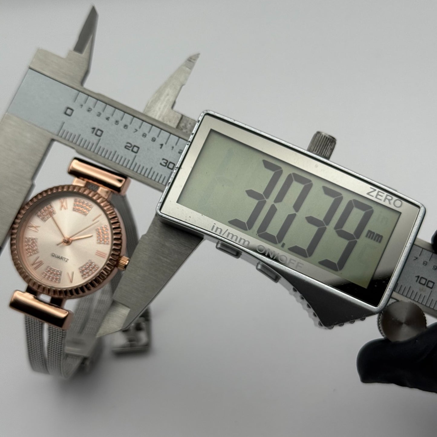 Avon Ladies Quartz Watch Crystal Accents Dial Mesh Strap Working 28mm 6 Inches