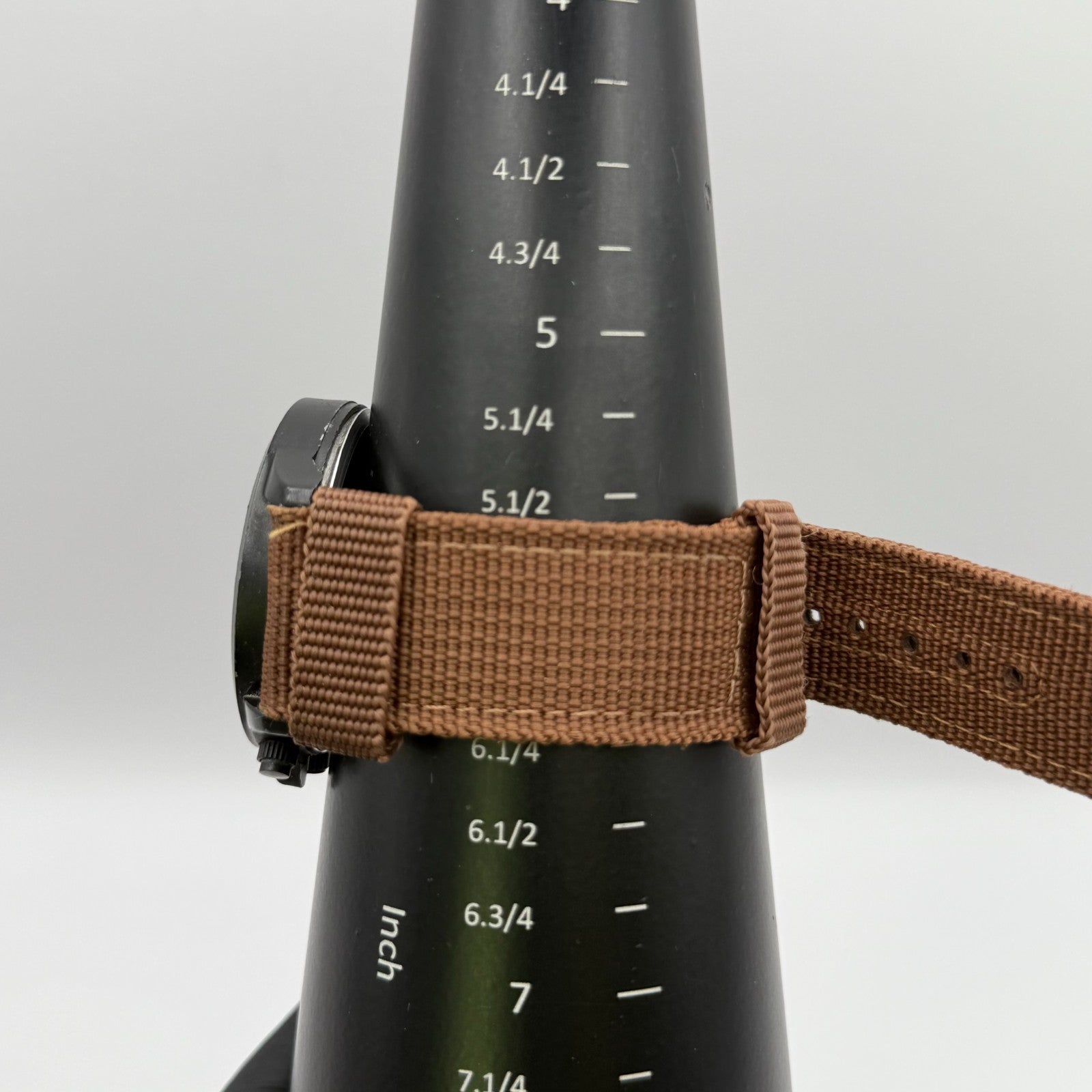 Xinew Men’s Quartz Chronograph Watch Calendar Dial Brown Strap Working 42mm