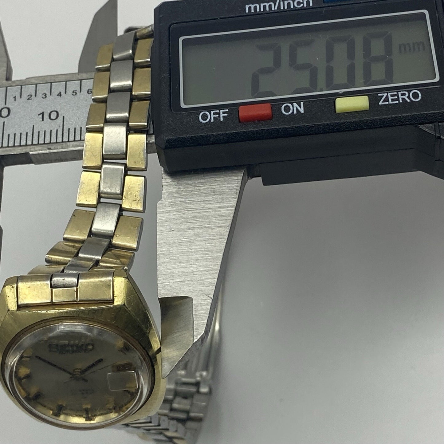 25mm RUNNING TO REPAIR Vintage Seiko Hi Beat 2205 - 0221 Ladies Watch 2205A