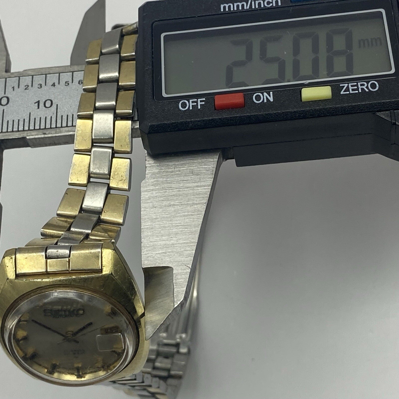25mm RUNNING TO REPAIR Vintage Seiko Hi Beat 2205 - 0221 Ladies Watch 2205A