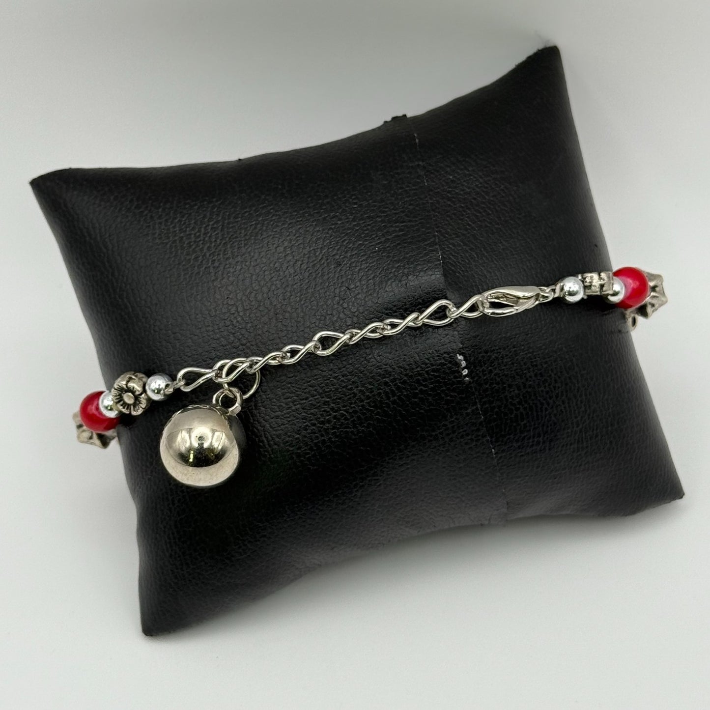 YLQ Ladies Quartz Watch Crystal Accent Case Red Beaded Bracelet Working 25mm