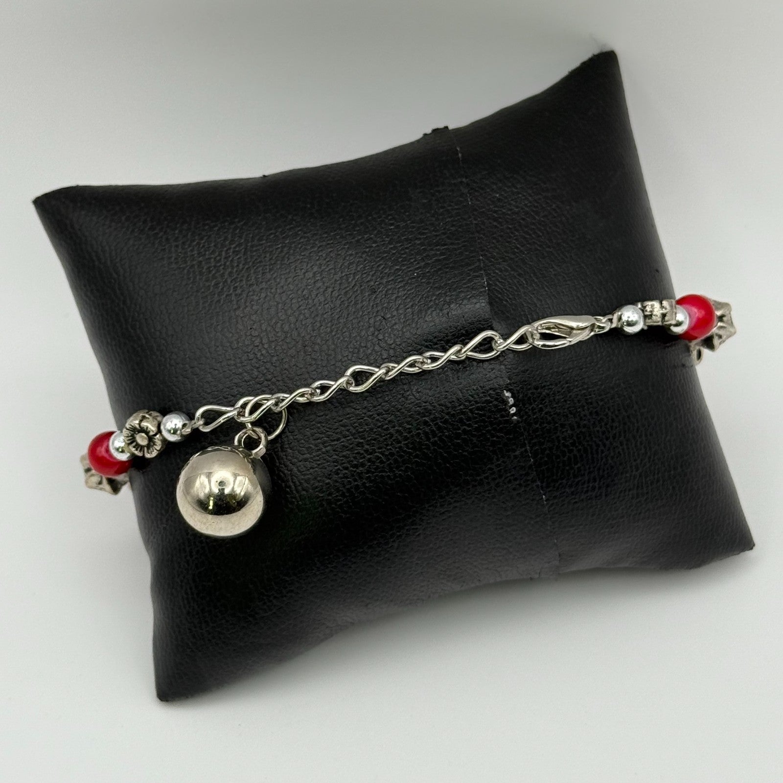 YLQ Ladies Quartz Watch Crystal Accent Case Red Beaded Bracelet Working 25mm