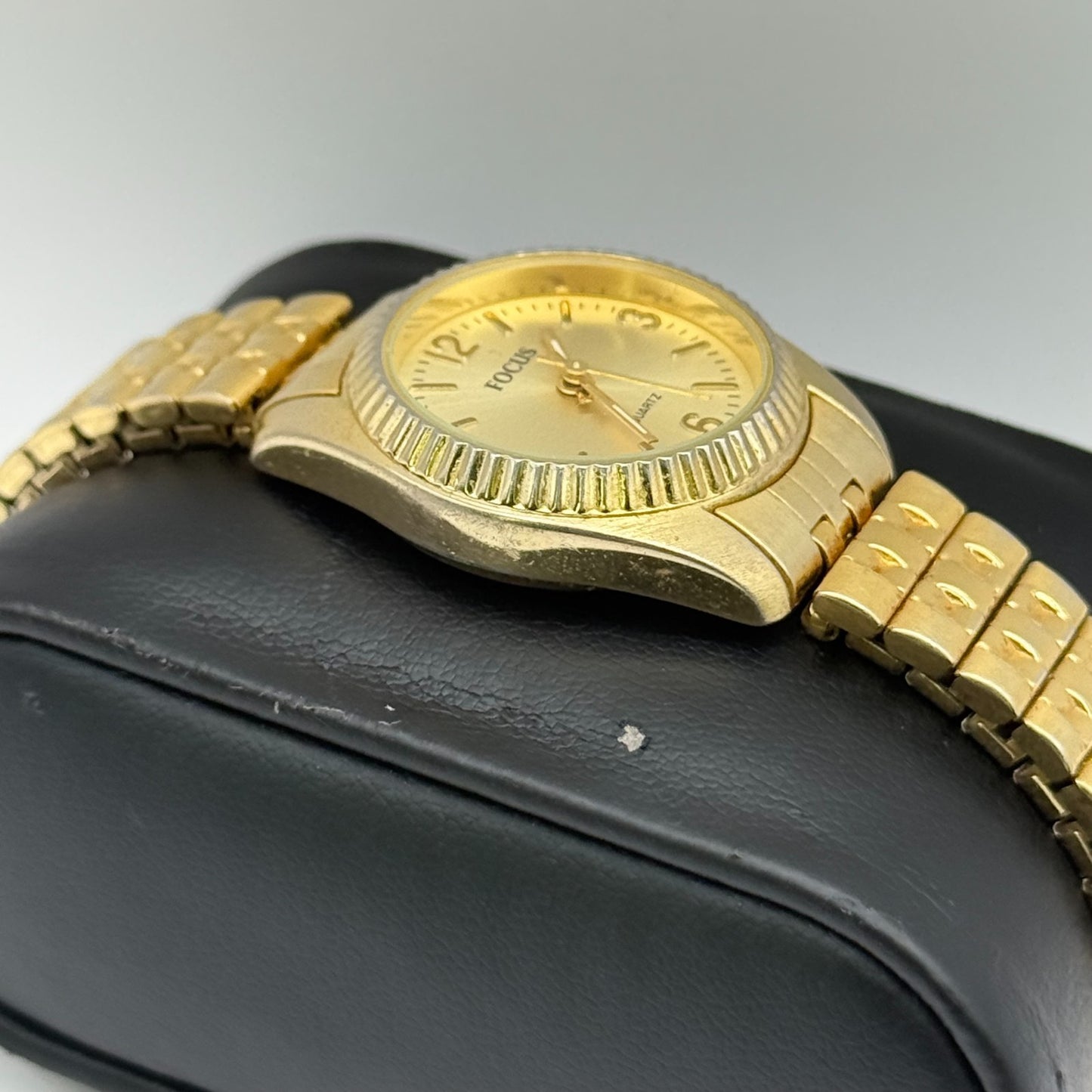 Focus Ladies Quartz Watch Gold Tone Expandable Band Steel Working 25mm