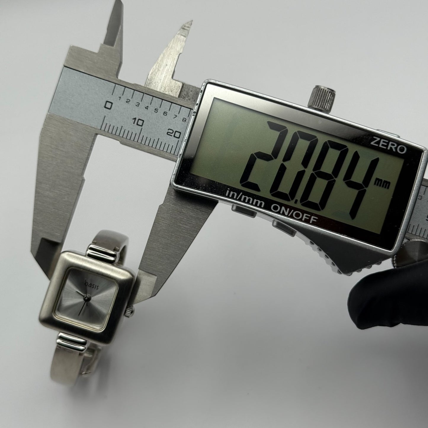 Oasis Ladies Quartz Watch B95 Silver Tone Bracelet Working 20mm 5.5 Inches