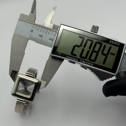 Oasis Ladies Quartz Watch B95 Silver Tone Bracelet Working 20mm 5.5 Inches