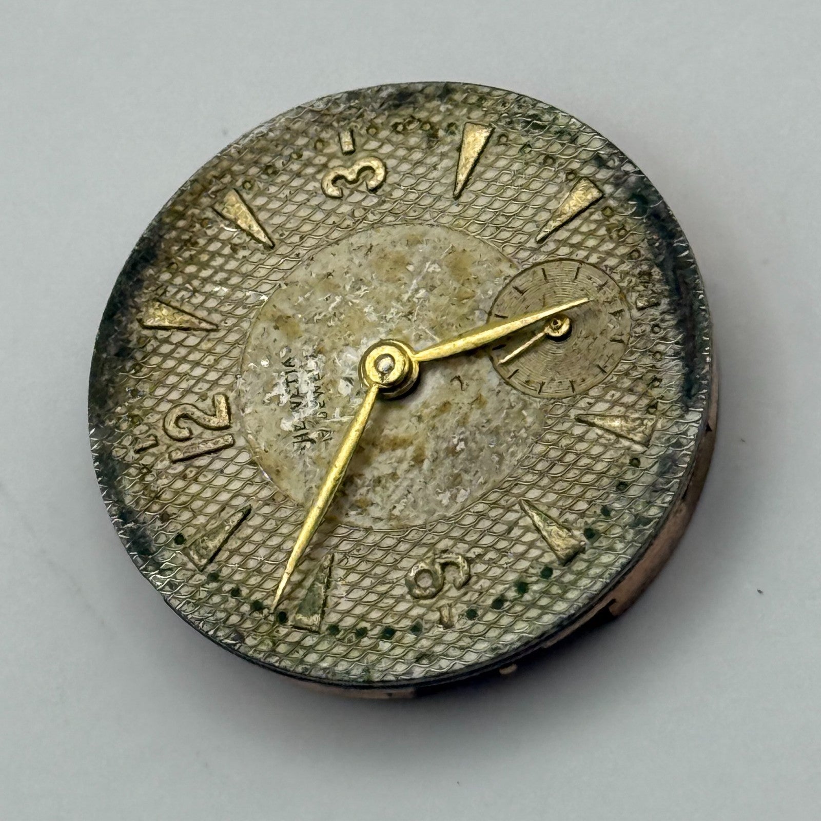 Helvetia 82C Watch Movement Manual Wind Vintage Swiss 17 Jewels Parts 23.1mm