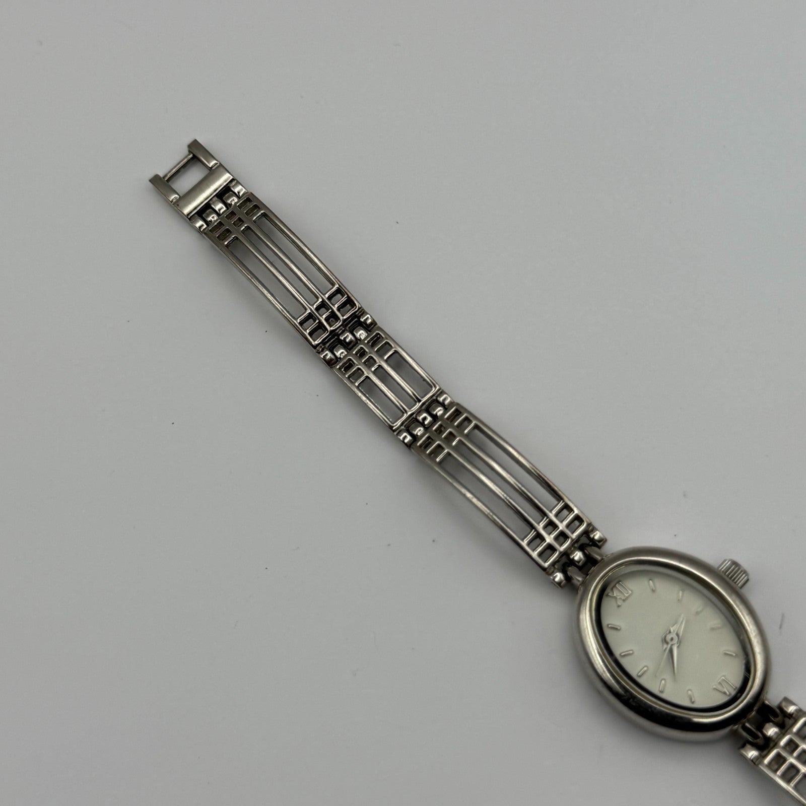 Ladies Quartz Watch Oval White Dial Silver Tone Bracelet Working 18mm 6 Inches