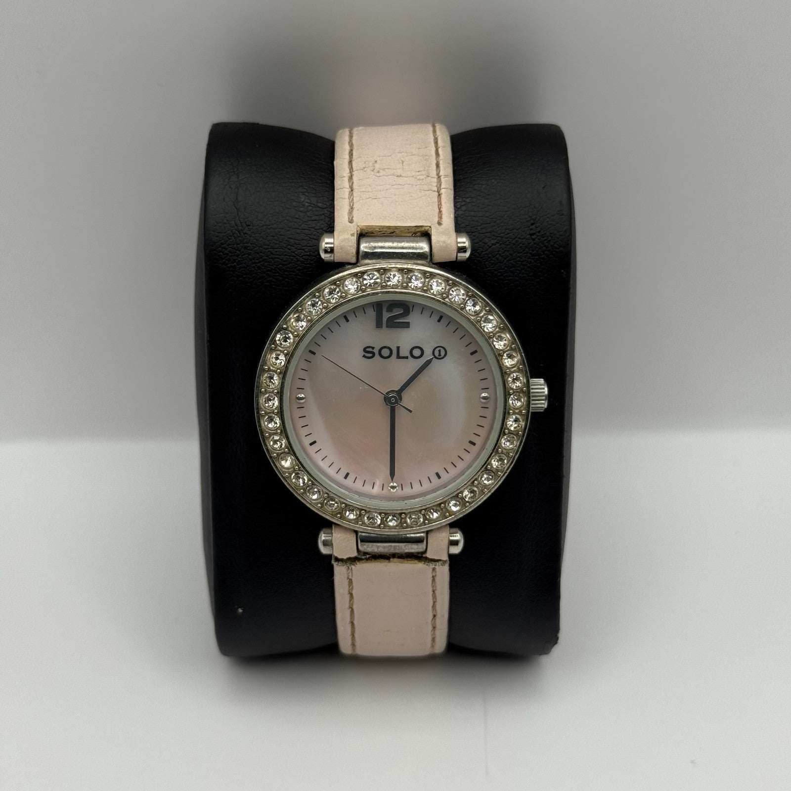 Solo Ladies Quartz Watch MOP Dial Crystal Accents Leather Strap Working 33mm