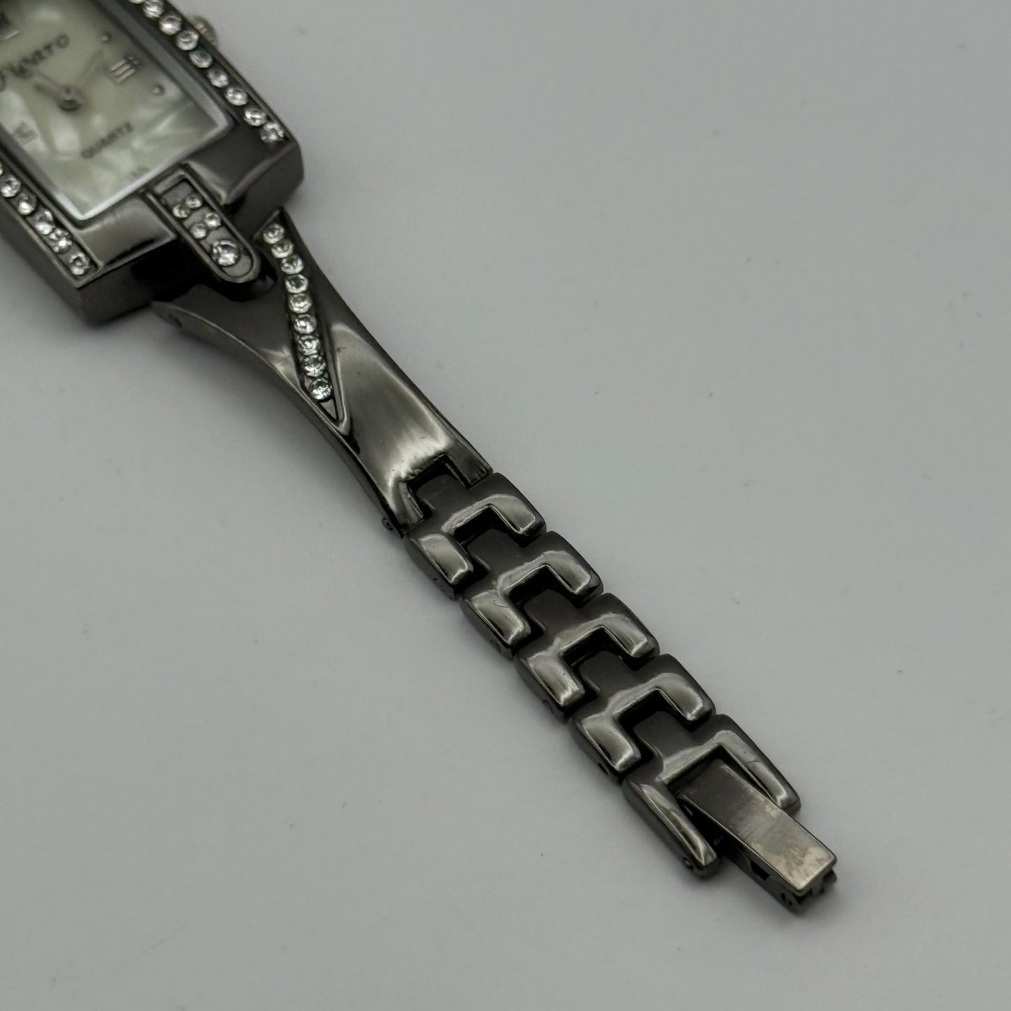 Figaro Italian Design Ladies Quartz Watch Crystal Accents Japan Working 19mm