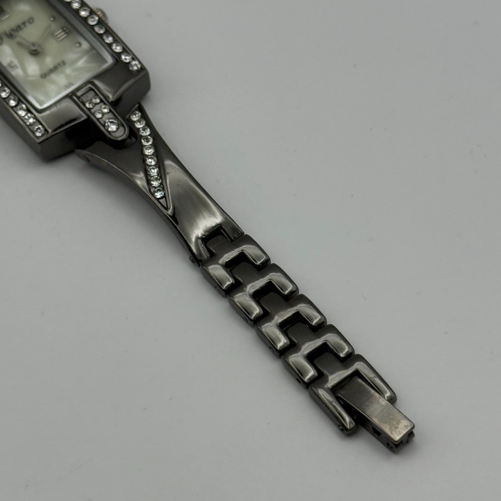 Figaro Italian Design Ladies Quartz Watch Crystal Accents Japan Working 19mm