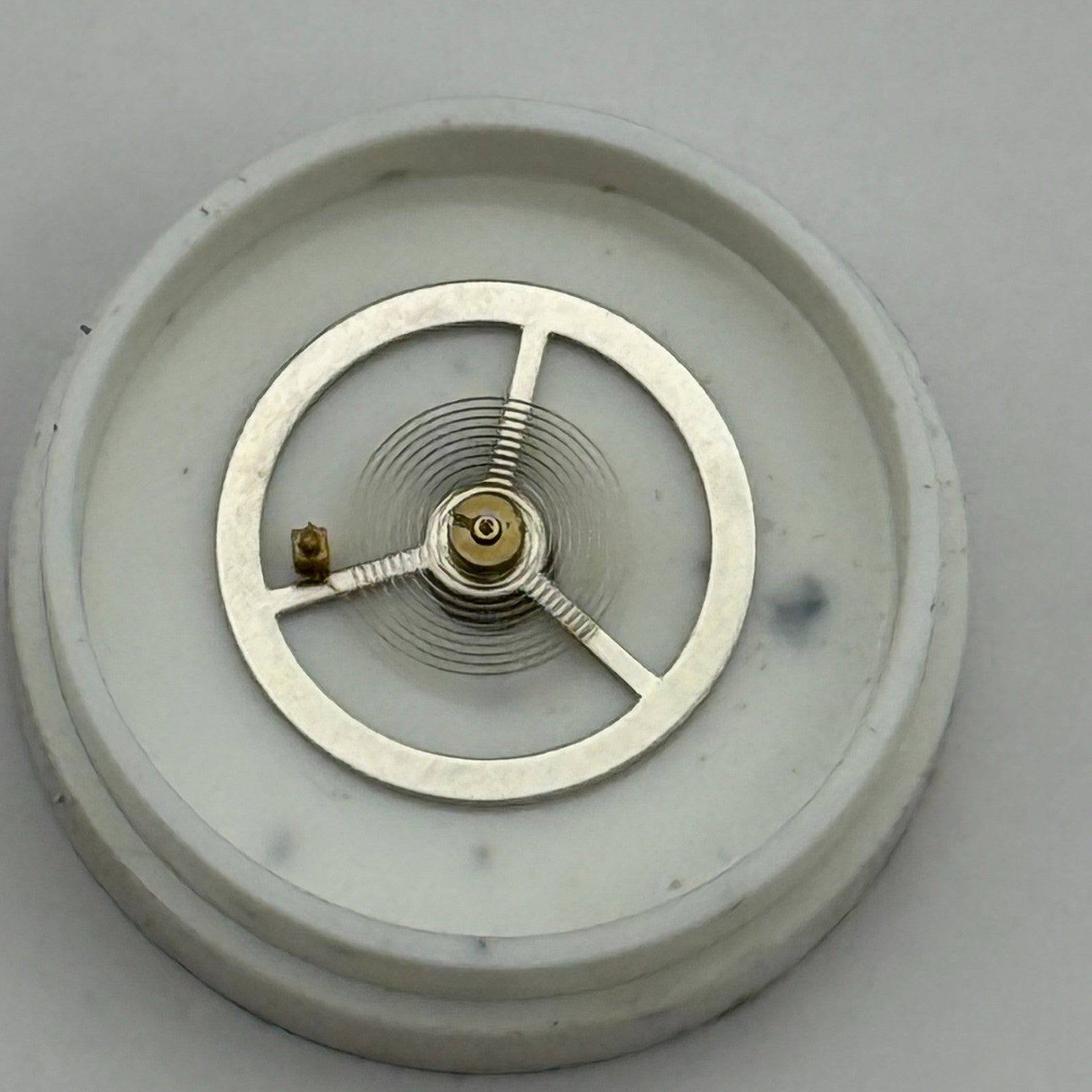 Brac 500 Balance Wheel Complete And Spring  696 Watch Movement Parts NOS