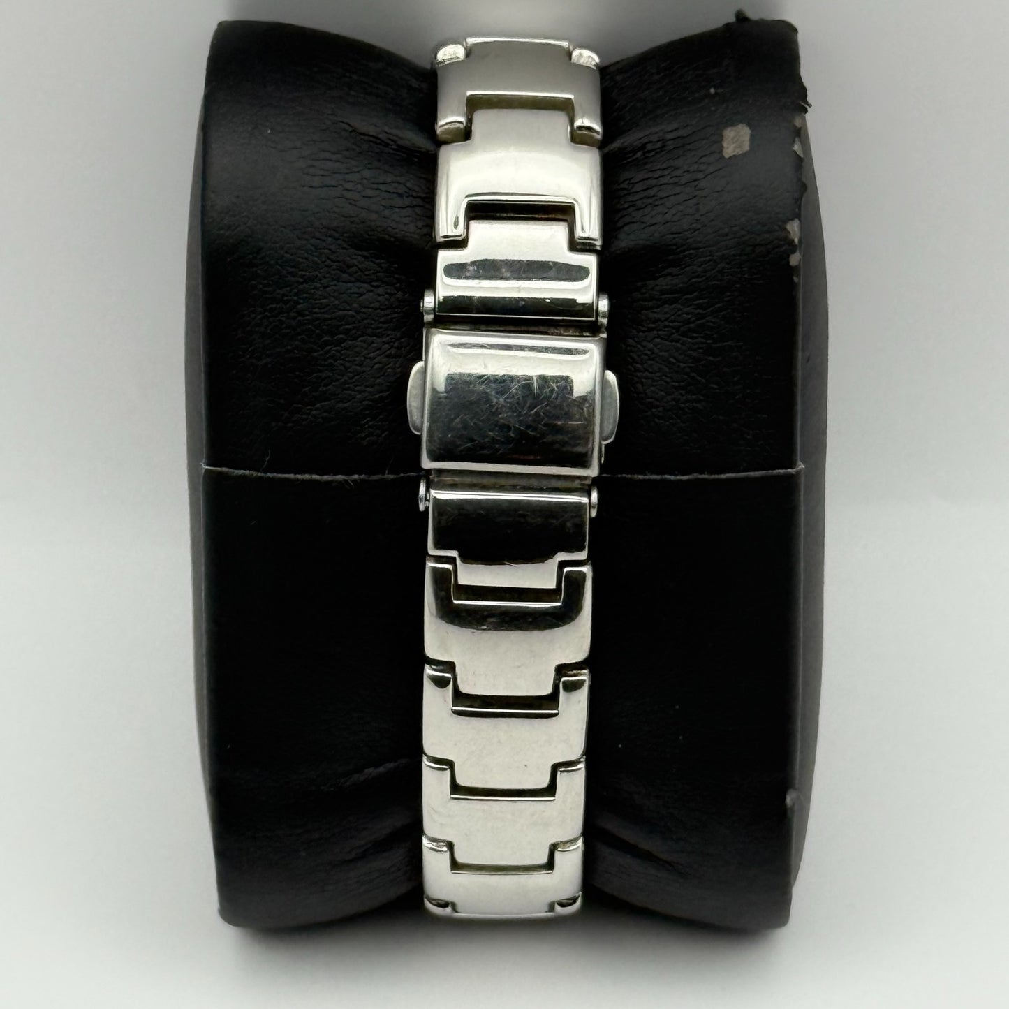 Ellesse Ladies Quartz Watch Silver Tone Bracelet Steel Japan Working 28mm