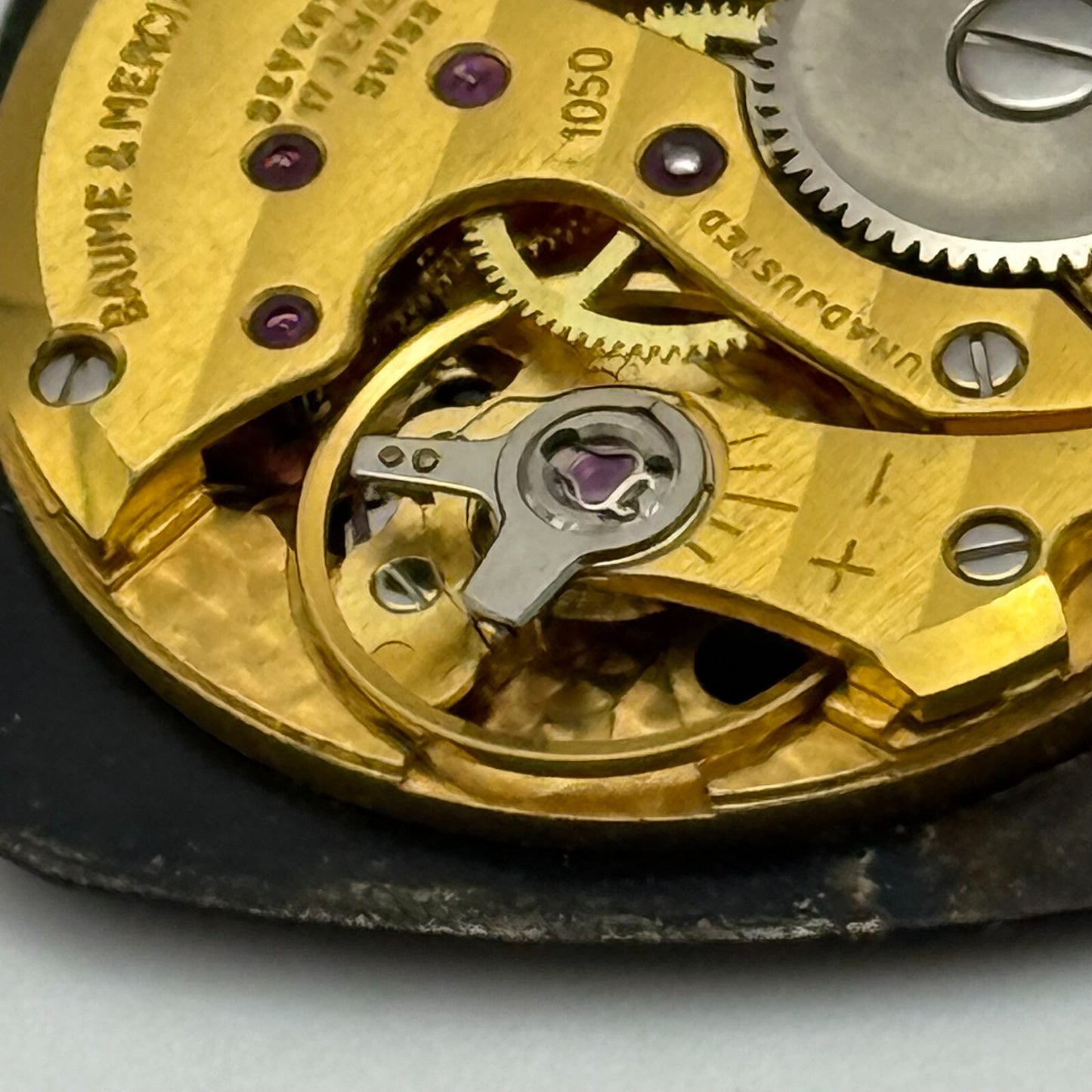 23.6mm Running Vintage Baume & Mercier 1050 Manual Wind Watch Movement PARTS