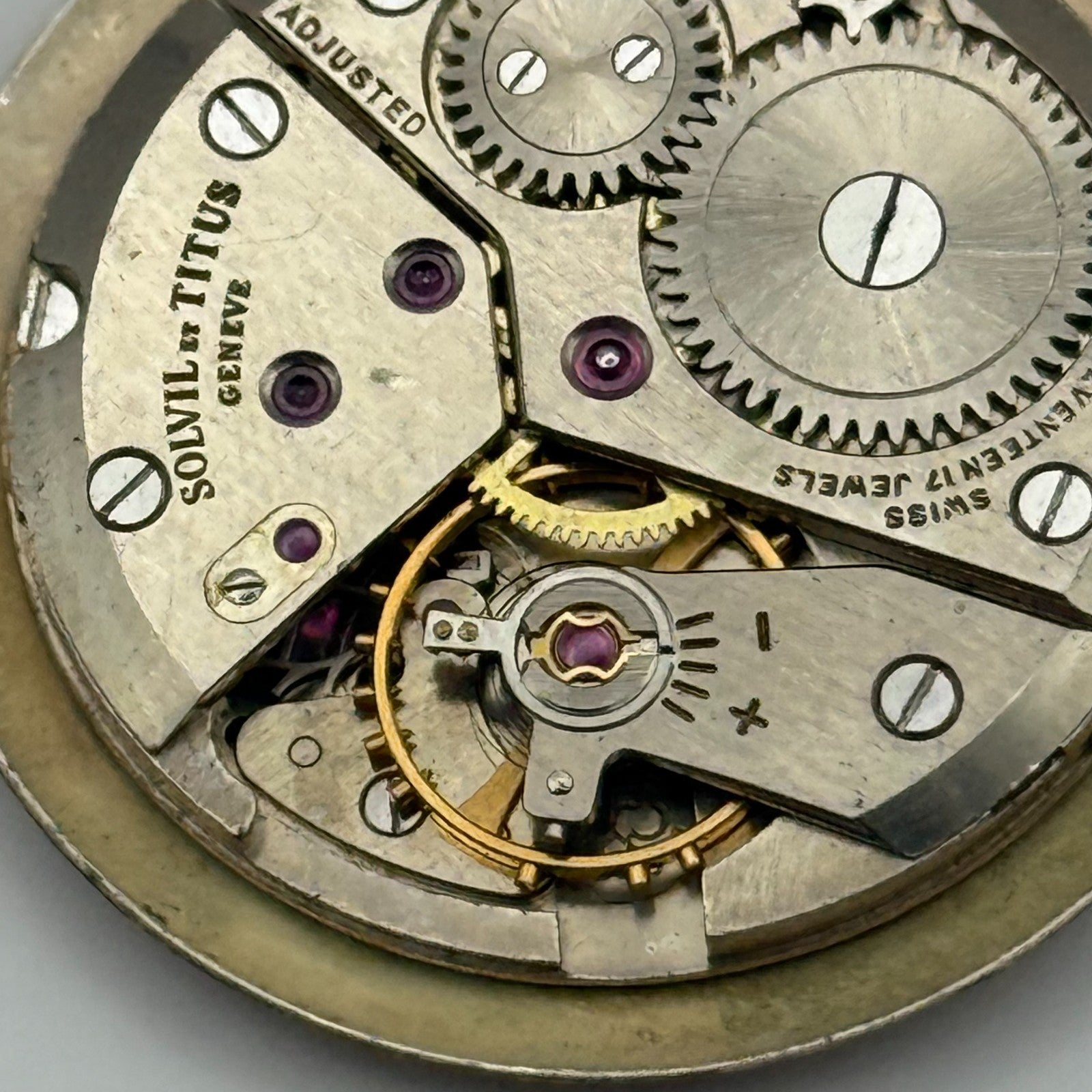 Solvil et Titus Peseux 330 Watch Movement Manual Wind Vintage Swiss Parts 25.9mm