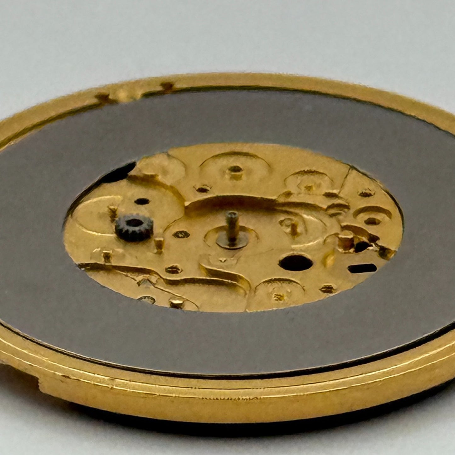 Omega 1434 Quartz Watch Movement 6 Jewels Swiss Vintage Parts Repair 23.8mm