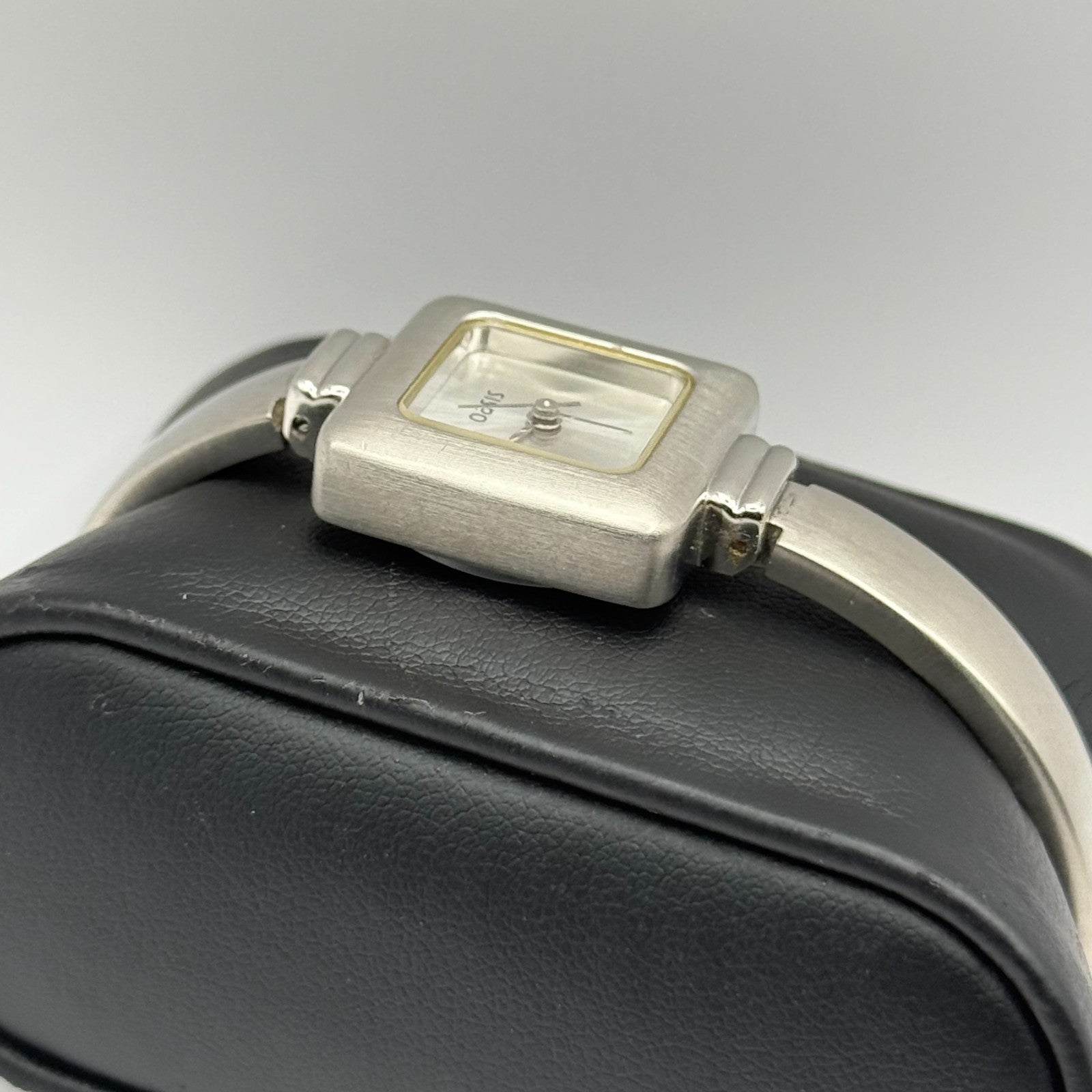 Oasis Ladies Quartz Watch B95 Silver Tone Bracelet Working 20mm 5.5 Inches