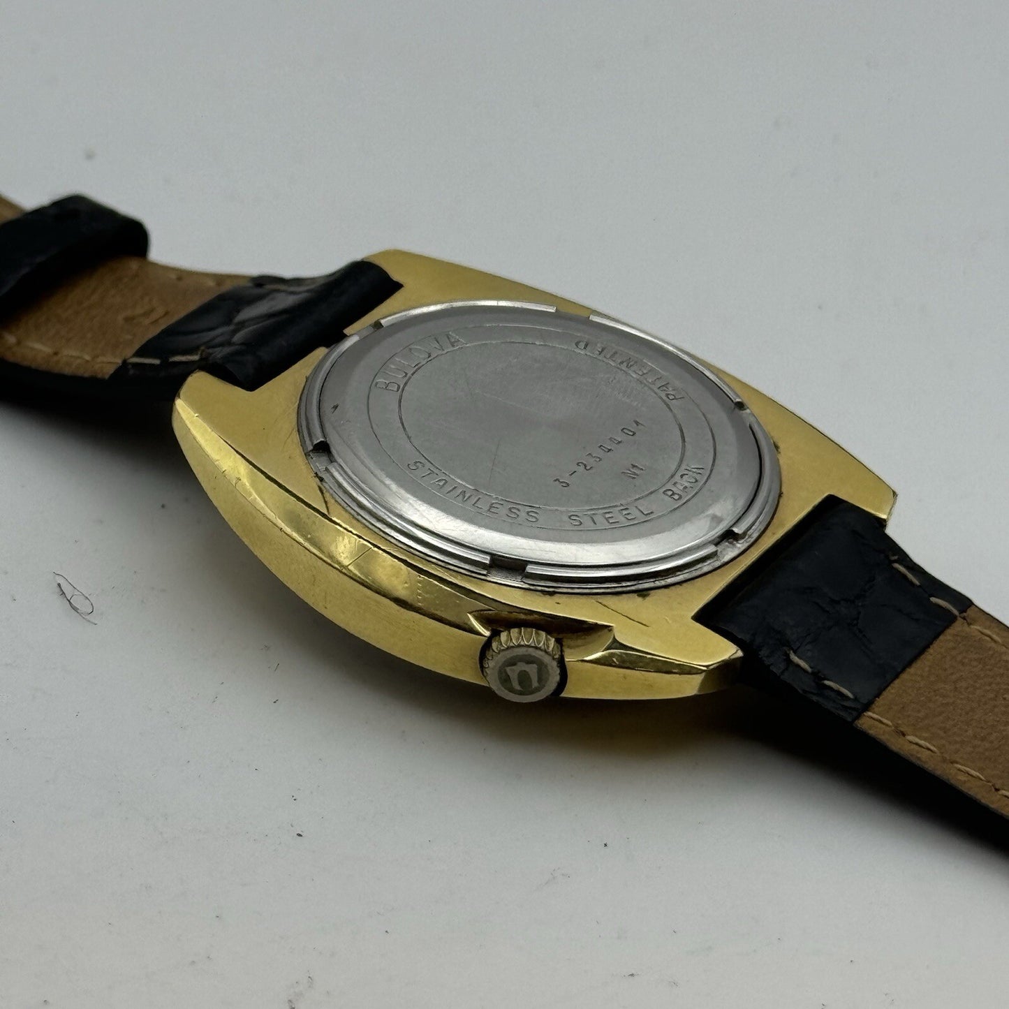 37mm Mens Bulova Accutron 2181F Date Dial Swiss Quartz Vintage Watch TO RESTORE