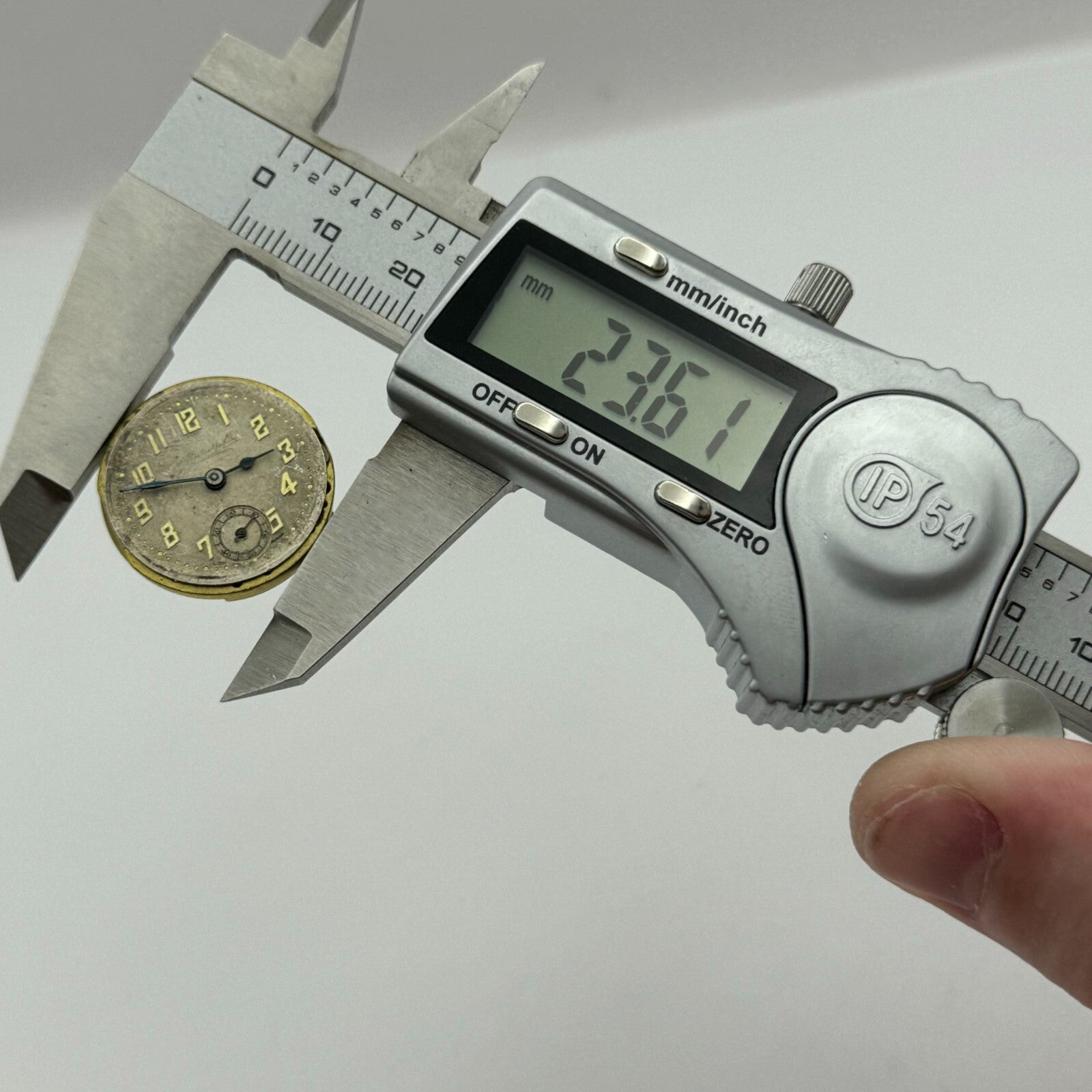 23.6mm Thomas Russell & Son Premier Balance Intact Watch Movement Vintage PARTS