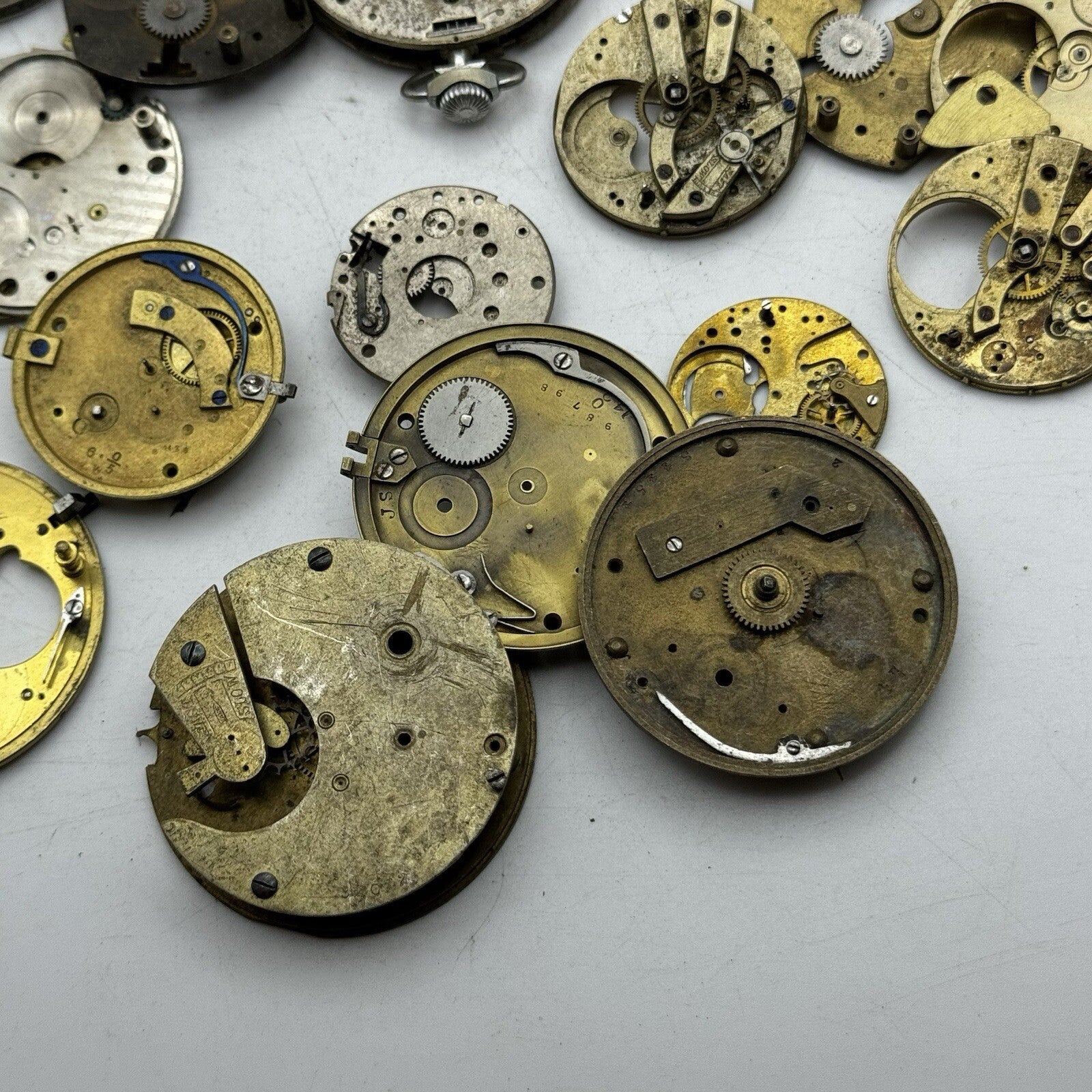 620 Grams Job Lot Of Pocket Watch Movements Parts For Spares / Repairs / Parts