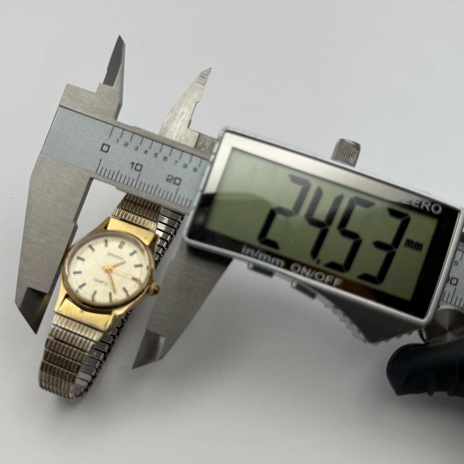 Sekonda USSR Vintage Quartz Watch Gold Tone Stretch Band Steel Working 22mm