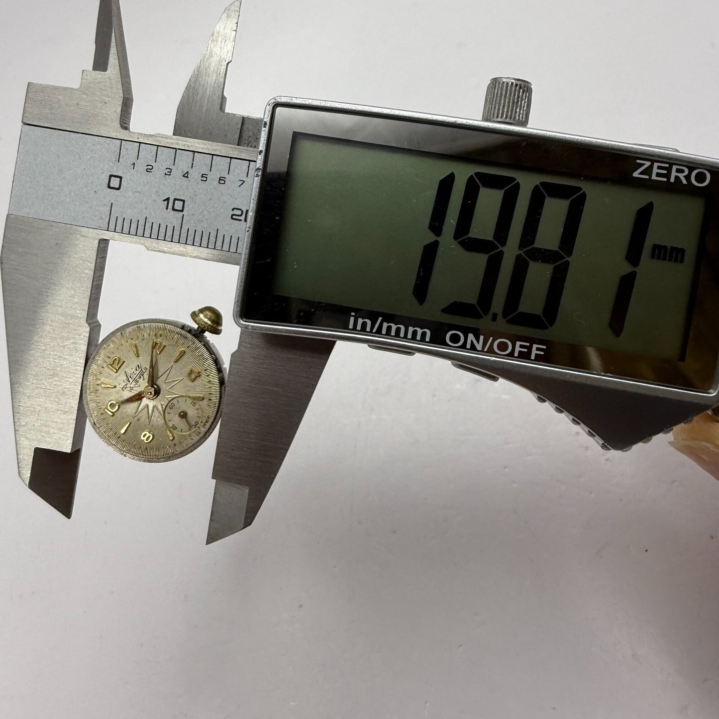 19.8mm Vintage Avia Derby D 40 Swiss Manual Wind Watch Movement PARTS REPAIR