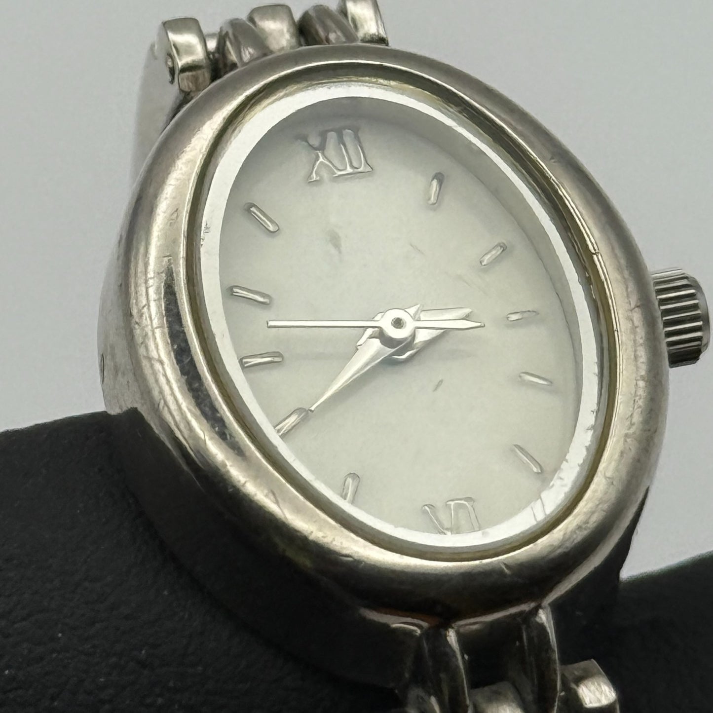 Ladies Quartz Watch Oval White Dial Silver Tone Bracelet Working 18mm 6 Inches