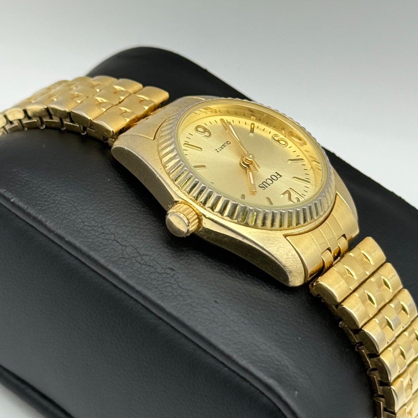 Focus Ladies Quartz Watch Gold Tone Expandable Band Steel Working 25mm