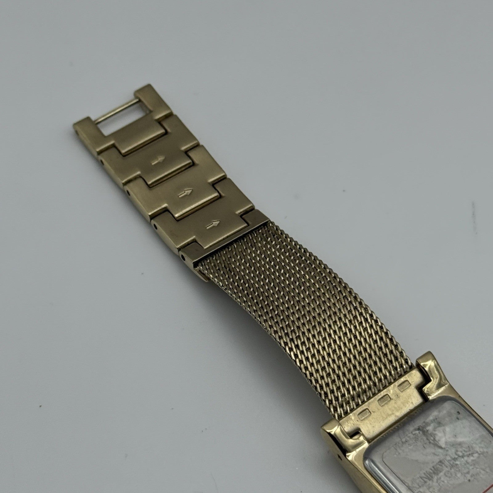 21mm Working Ladies Kenneth Cole Reaction Gold Plated Quartz Watch 6.5 Inches