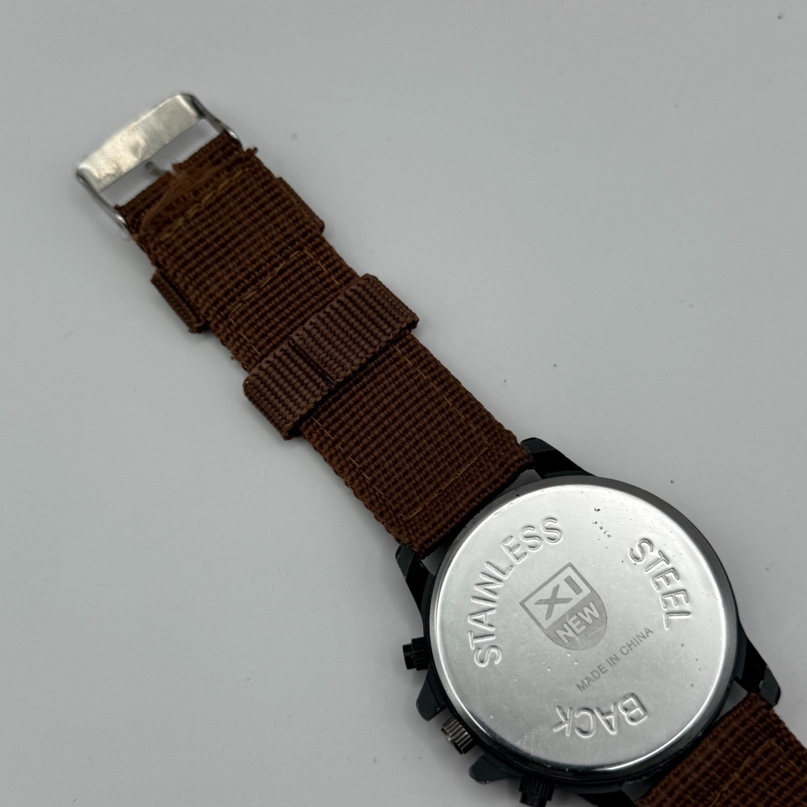 Xinew Men’s Quartz Chronograph Watch Calendar Dial Brown Strap Working 42mm