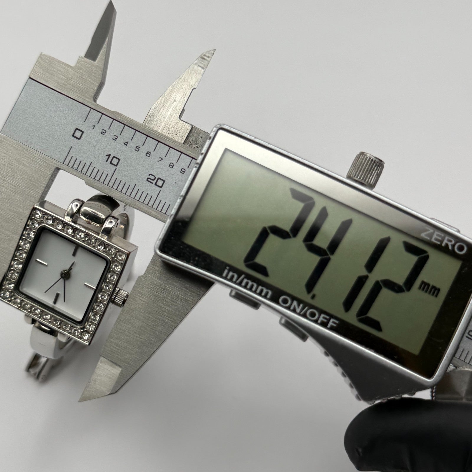 Avon Ladies Quartz Watch Square White Dial Silver Tone Bracelet Working 21mm