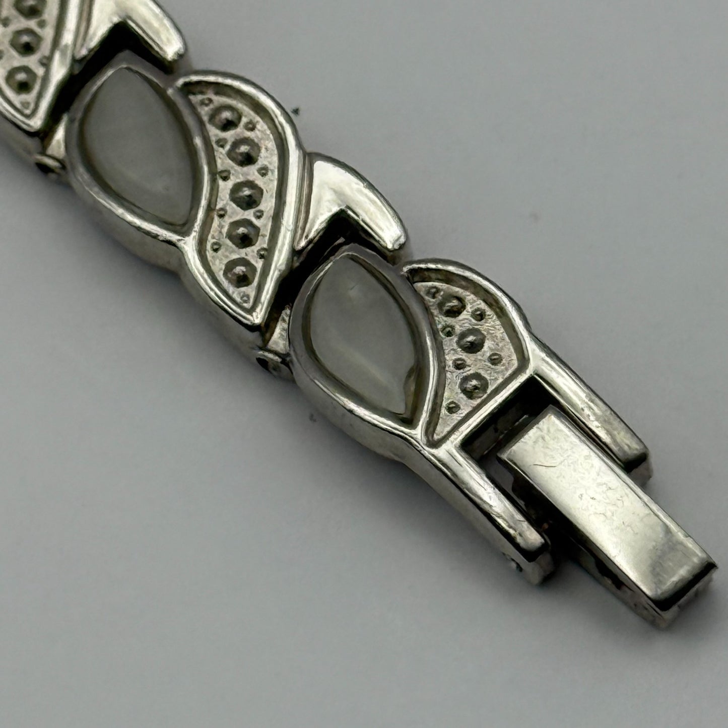 Divinity Ladies Quartz Watch Oval Dial Silver Tone Bracelet Working 19mm