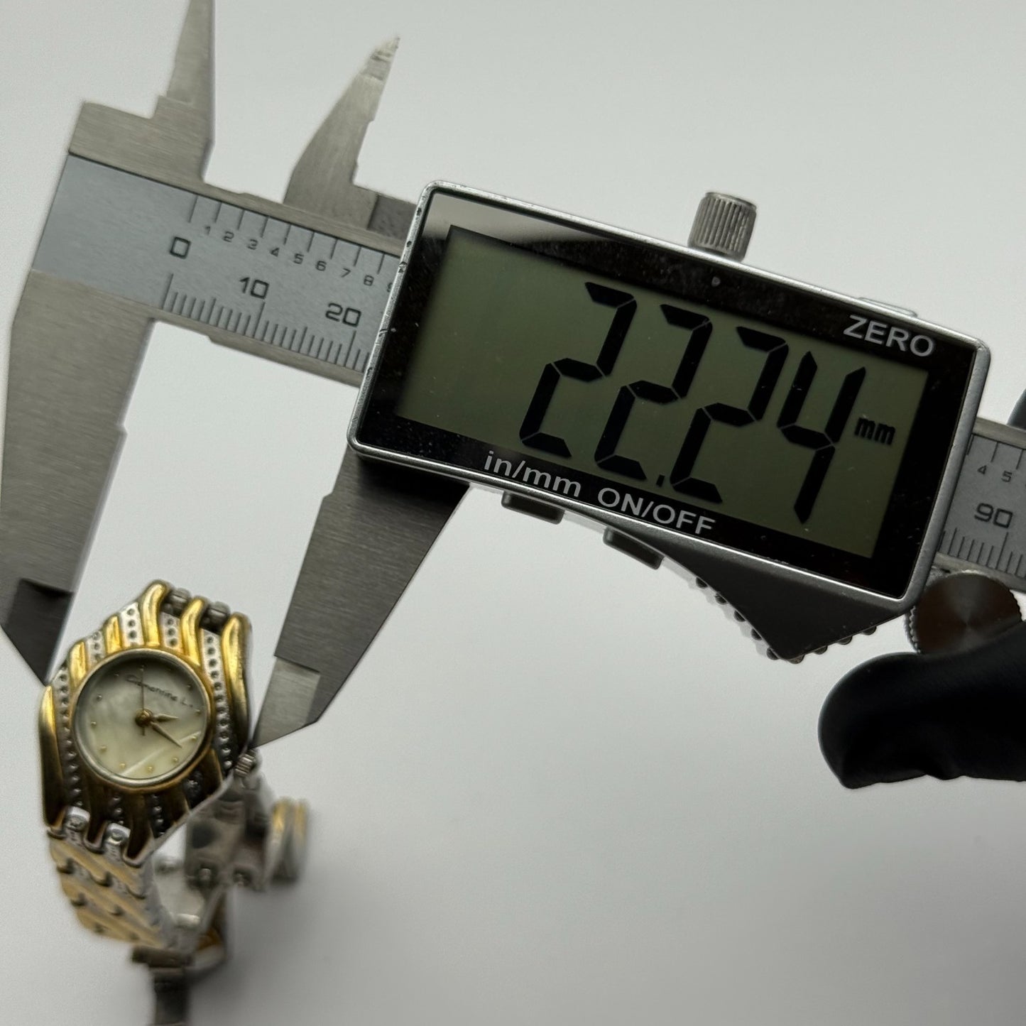 Clementine L. Ladies Quartz Watch MOP Dial Two Tone Bracelet Working 22mn