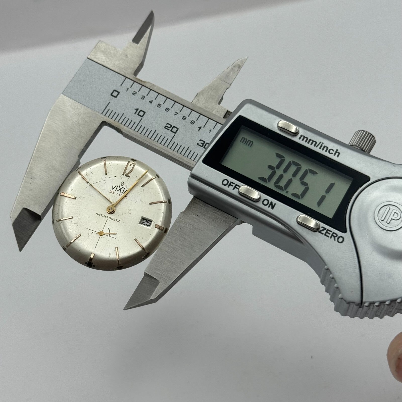 25.9mm Vixia De Luxe Peseux Cal 336N Manual Wind Watch Movement Vintage PARTS